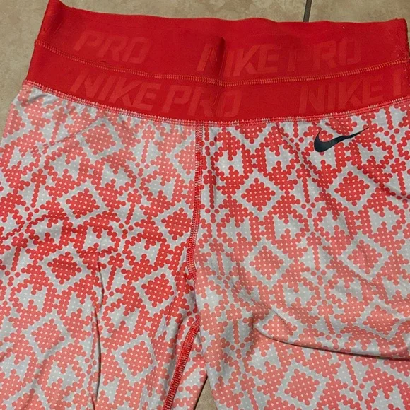 Nike Vibrant Pink and White Geometric Leggings - Picture 3 of 3